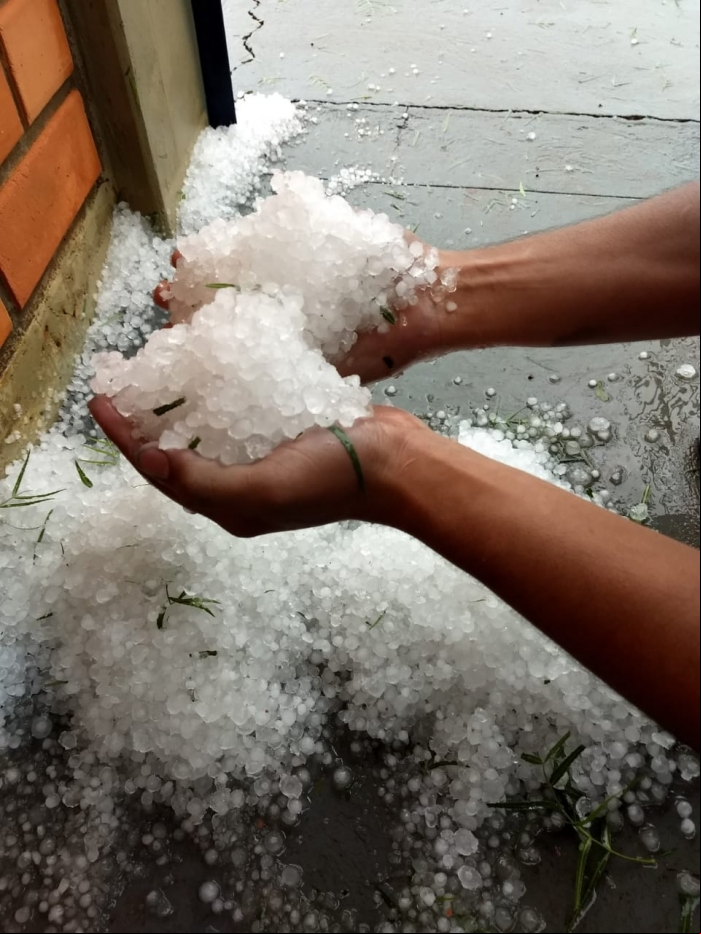Chuva de granizo em Luziânia (PR)